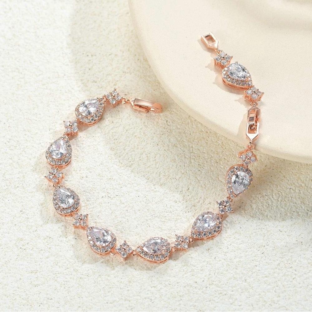 Teardrop wedding bracelet with extender